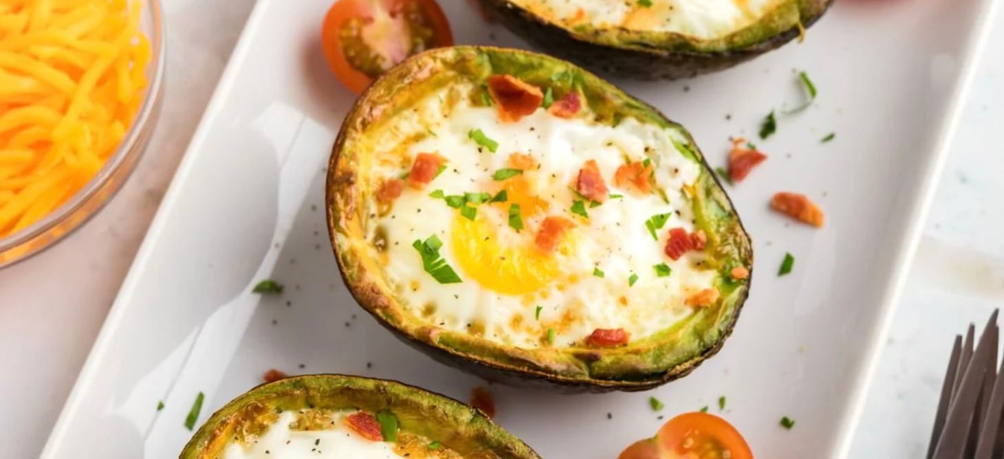 KETO AIR FRYER AVOCADO WITH EGGS AND BACON RECIPE